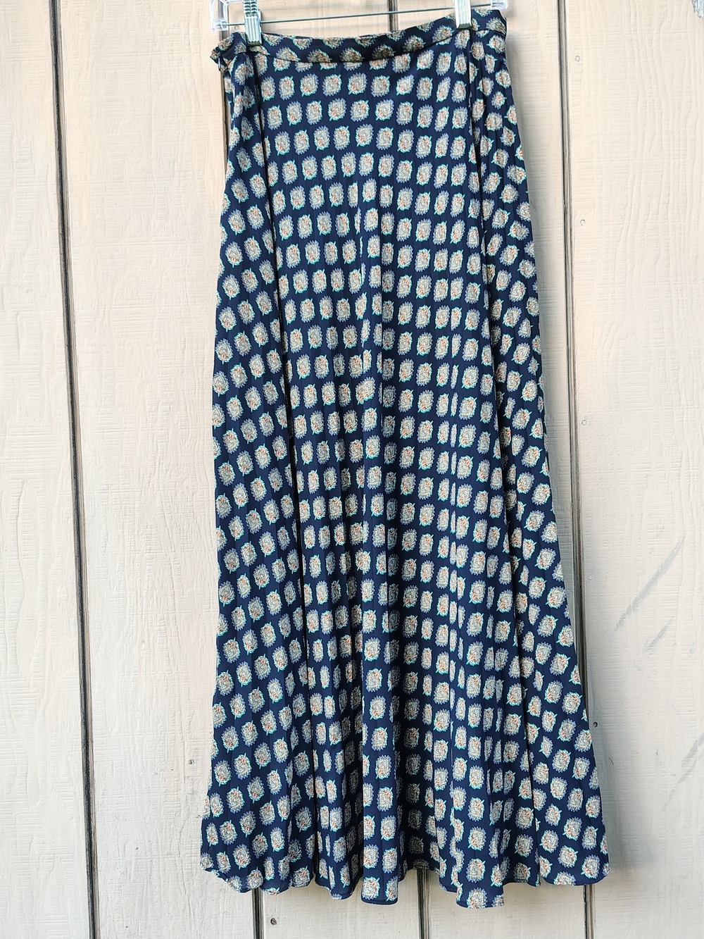 Banana Republic Romantic Maxi Skirt Navy Floral Side Zip Chiffon Feminine - Picture 5 of 7
